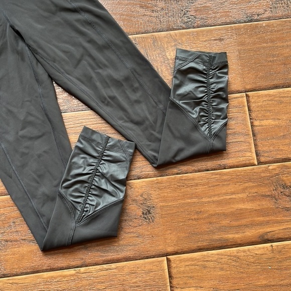 Lululemon Leggings - Size 2 - Picture 3 of 8